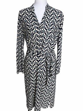Donna Morgan Blue and White Long Sleeve Dress. Size 6. Great for the office!